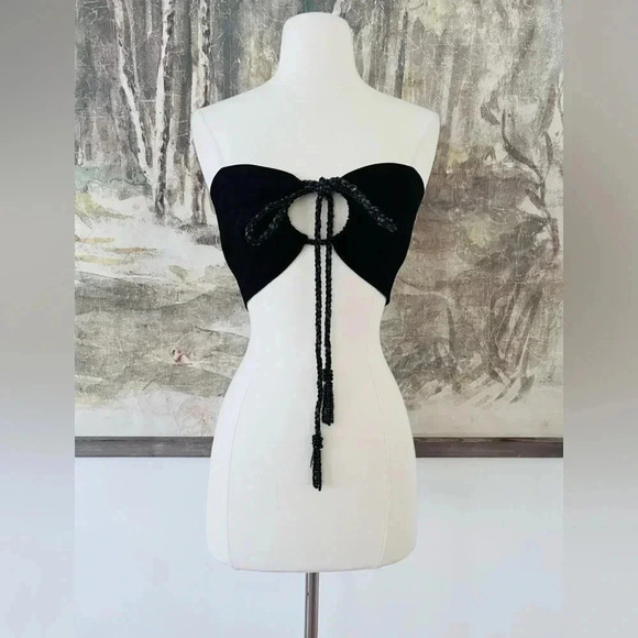 Anthropologie Farm Rio Bandeau Front Cut Out Crop Top in Black Size Small NWOT - Picture 2 of 11